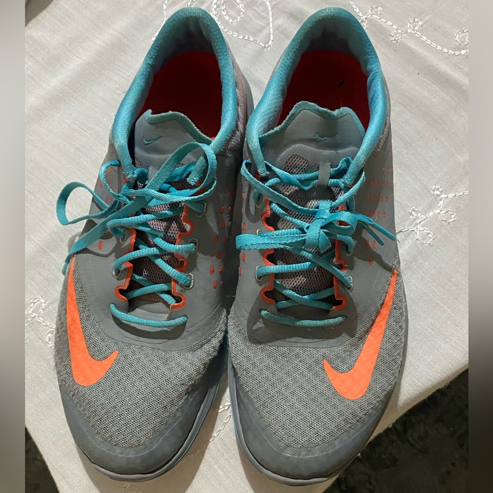 Running shoes